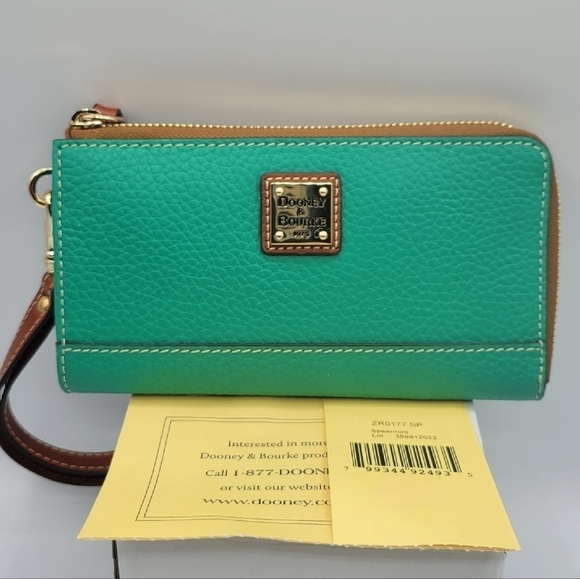 New Dooney & Bourke Pebble Grain Folded Zip Spearmint Wallet Wristlet - Picture 1 of 5